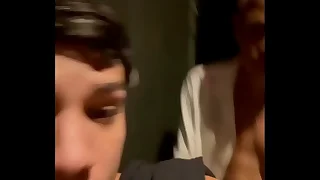 PEGANDO O AMIGO NO BANHEIRO DA BOATE